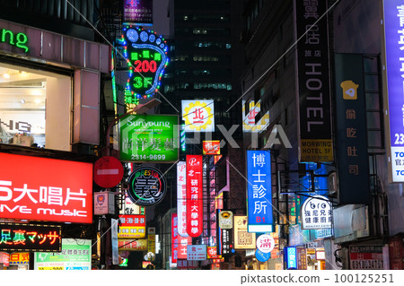 台灣台北市夜台北車站前市中心 台灣台北市夜台北車站前市中心 100125251