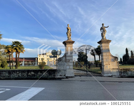 Villa Ghislanzoni is a venetian villa designed by the architect Andrea Palladio Villa Ghislanzoni is a venetian villa designed by the architect Andrea Palladio 100125551
