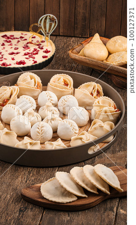 Semi finished manti dumplings set 100127371