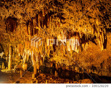 Interior view of the Meramec Caverns 100128220