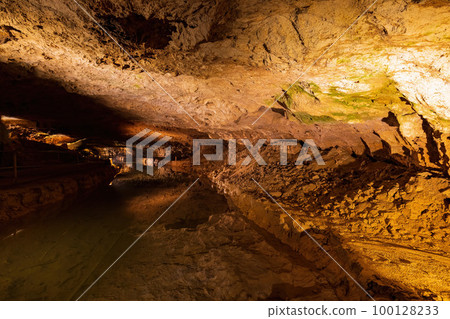 Interior view of the Meramec Caverns 100128233
