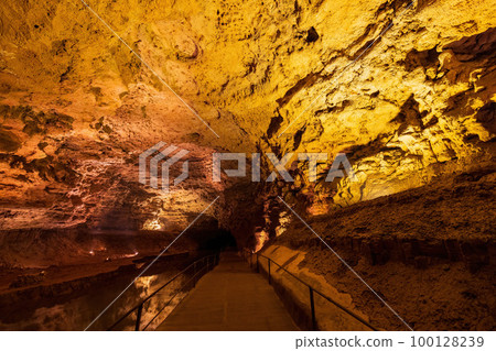 Interior view of the Meramec Caverns 100128239