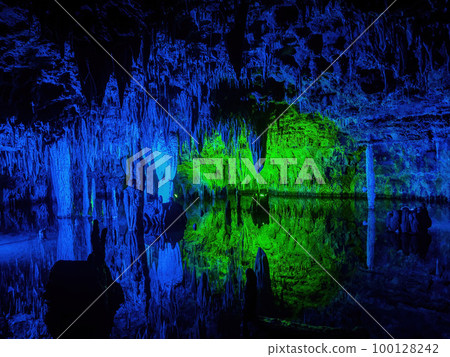 Interior view of the Meramec Caverns 100128242