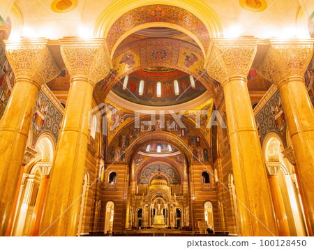 Interior view of the Cathedral Basilica of Saint Louis 100128450