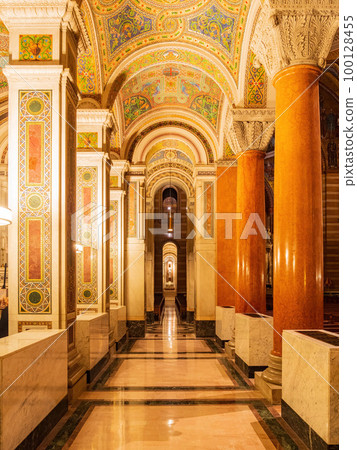 Interior view of the Cathedral Basilica of Saint Louis 100128455