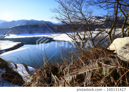 Nishiwaga Town, Iwate Prefecture, snowy scenery of Lake Kinshu on a sunny day Nishiwaga Town, Iwate Prefecture, snowy scenery of Lake Kinshu on a sunny day 100131427