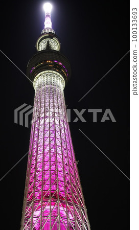 The pink light up of Tokyo Skytree shines in the night sky! The pink light up of Tokyo Skytree shines in the night sky! 100133693