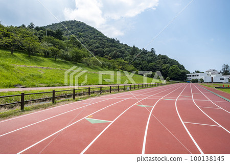 Mt.Butuki運動場藍天 100138145