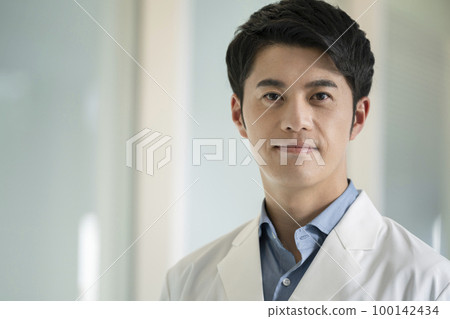 Man in white coat looking at camera portrait photography cooperation "LINK FOREST" Man in white coat looking at camera portrait photography cooperation "LINK FOREST" 100142434