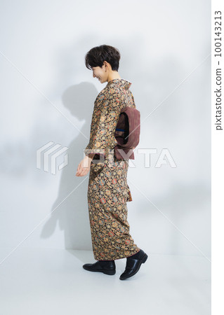 Sarasa komon short hair woman Sarasa komon short hair woman 100143213