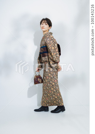 Sarasa komon 短髮女人 Sarasa komon 短髮女人 100143216