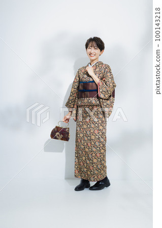 Sarasa komon short hair woman Sarasa komon short hair woman 100143218