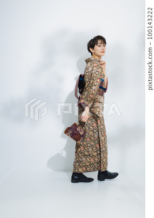 Sarasa komon 短髮女人 Sarasa komon 短髮女人 100143222