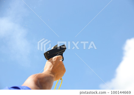 Starter pistol 100144669