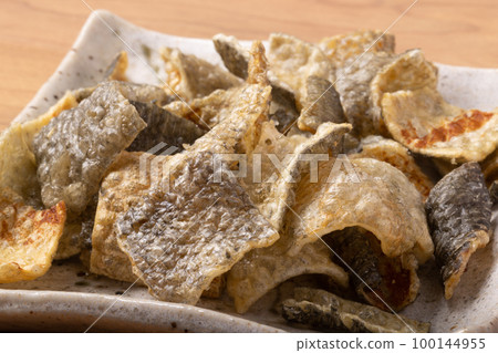salmon skin chips 100144955