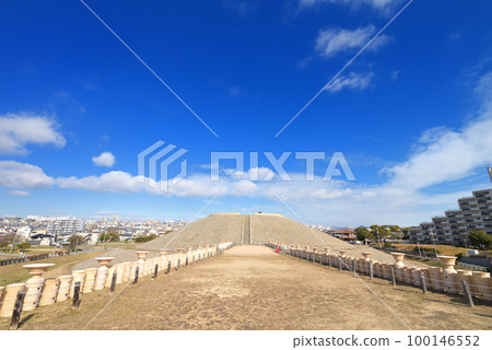 Goshikizuka Kofun (Kobe City, Hyogo Prefecture) Goshikizuka Kofun (Kobe City, Hyogo Prefecture) 100146552