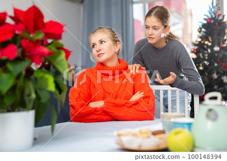 Upset mother turned away after quarrel with teenage daughter during Christmas celebration Upset mother turned away after quarrel with teenage daughter during Christmas celebration 100148394