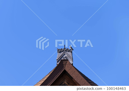 Jonangu Shrine 一隻鴿子在正殿的屋頂上休息 Jonangu Shrine 一隻鴿子在正殿的屋頂上休息 100148463