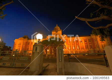 “愛知縣”燈火通明的名古屋市博物館夜景 “愛知縣”燈火通明的名古屋市博物館夜景 100149563