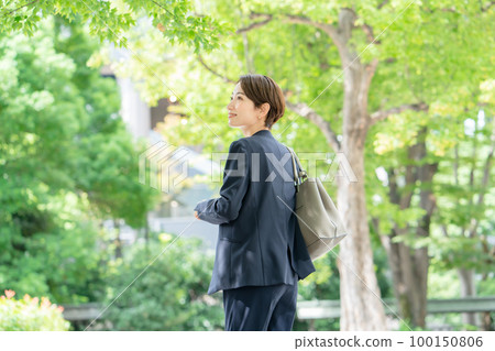 Business women fresh green Business women fresh green 100150806