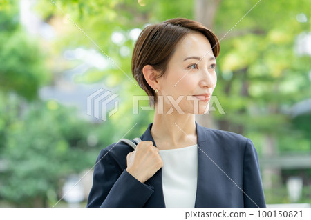 Business women fresh green 100150821