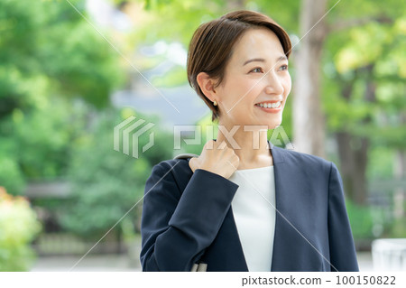 Business women fresh green 100150822