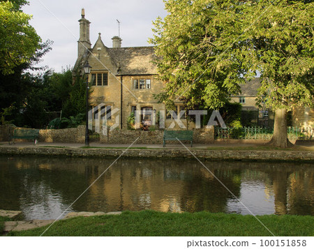 英格蘭科茨沃爾德水上伯頓的風景 英格蘭科茨沃爾德水上伯頓的風景 100151858