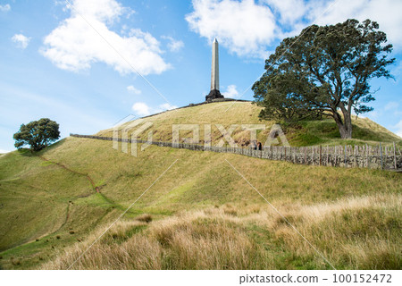 The memorial obelisk on the top of One Tree Hills volcano in Auckland, New Zealand. The memorial obelisk on the top of One Tree Hills volcano in Auckland, New Zealand. 100152472