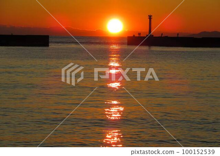 Shizuoka Numazu, sunset over Suruga Bay Shizuoka Numazu, sunset over Suruga Bay 100152539