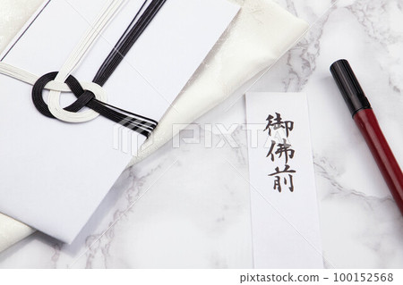 Gift envelope and strip of paper in front of the Buddha Gift envelope and strip of paper in front of the Buddha 100152568