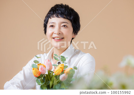 肚皮短的女人 100155992