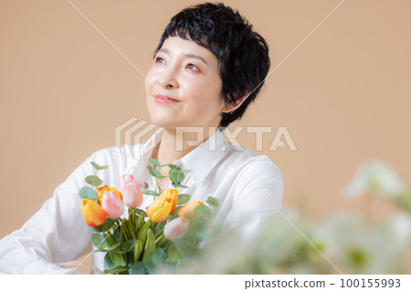 肚皮短的女人 100155993