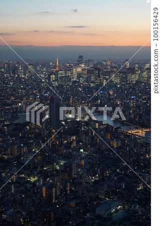 東京晴空塔觀景台 向東京塔出發的夜景 100156429