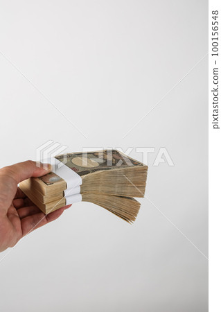 A bundle of bills 100156548