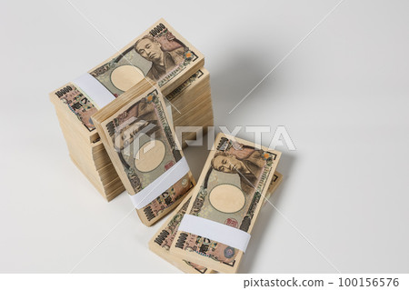 A bundle of bills 100156576