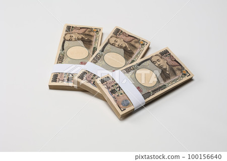 A bundle of bills 100156640