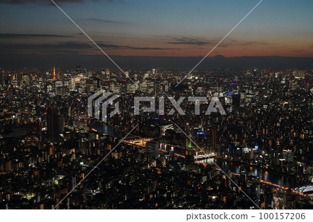往東京樹的東京晴空塔天文台夜景 往東京樹的東京晴空塔天文台夜景 100157206