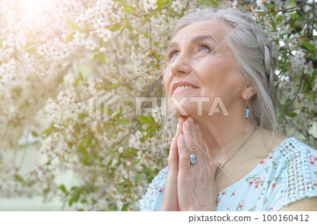 portrait of a beautiful woman in summer portrait of a beautiful woman in summer 100160412