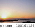 The view from the Hayama coast, the clear sky dyed in the setting sun and Mt. Fuji 100161184