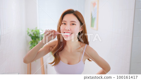 asian smiling woman brush teeth asian smiling woman brush teeth 100161417