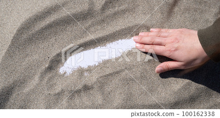 Play on the sandy beach 100162338