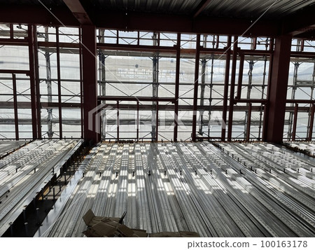 After installing the deck plate and installing the head stud 100163178