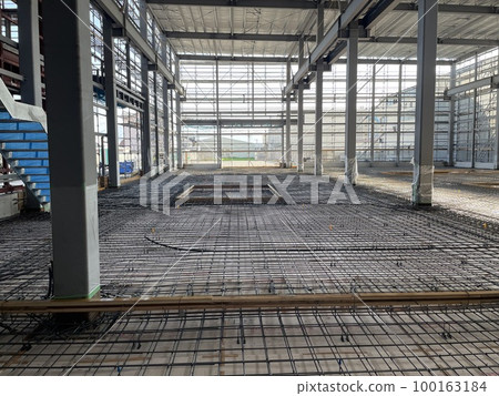 鋼架現場鋪設土樓板前的鋼筋佈置 鋼架現場鋪設土樓板前的鋼筋佈置 100163184