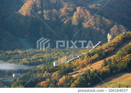 From the Donguri Panorama Observation Deck at the Hakuba Jump Stadium in the morning sun 100164037