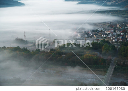 從東古里全景展望台眺望信州白馬溪谷的黎明 100165080