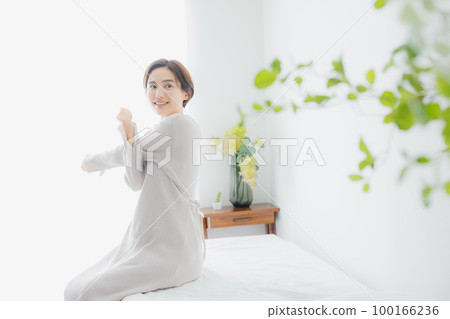 臥室裡的女人》 100166236