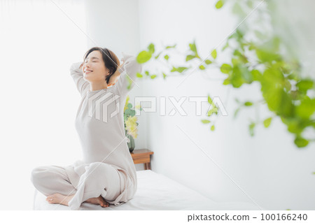 臥室裡的女人》 100166240