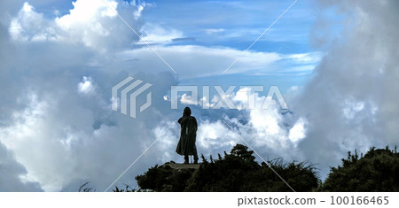 a traveler boy standing on mountain while travelling  100166465