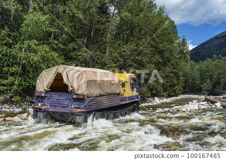 Gas service crawler Chetra TM-140 in the on a mountain river Gas service crawler Chetra TM-140 in the on a mountain river 100167485