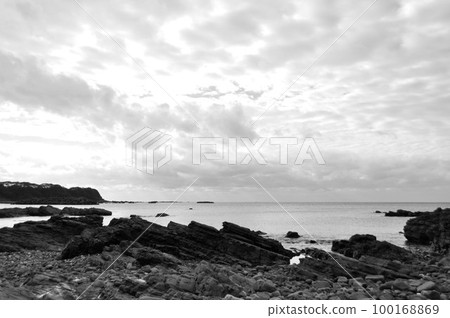 Sea	 100168869